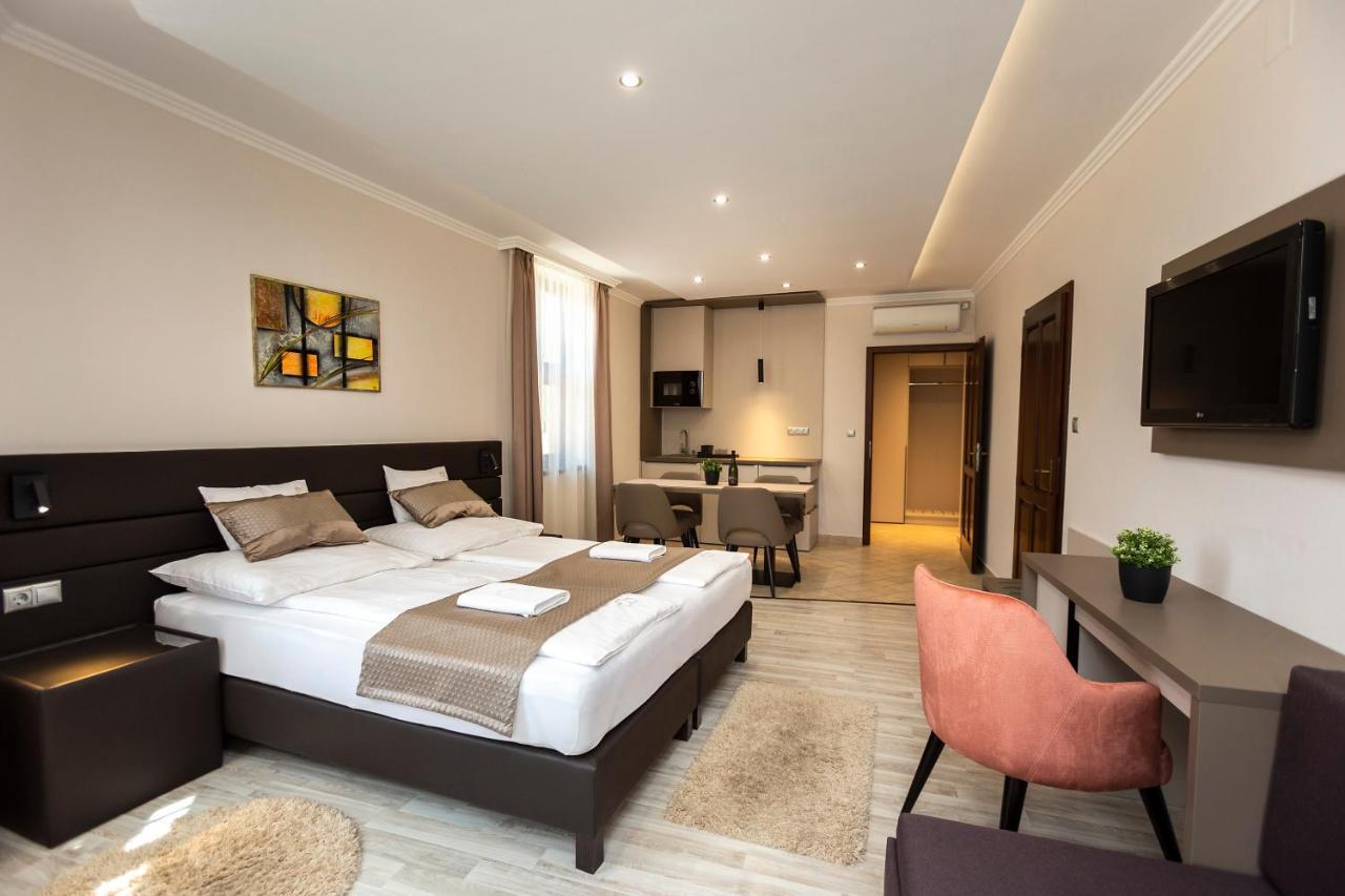 Vegvar Spa Apartman ยูลา ภายนอก รูปภาพ