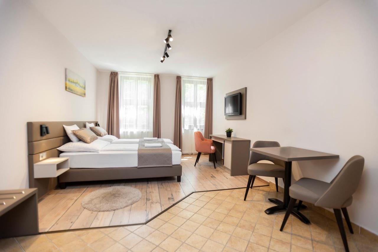 Vegvar Spa Apartman ยูลา ภายนอก รูปภาพ