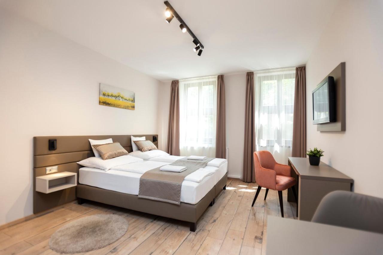 Vegvar Spa Apartman ยูลา ภายนอก รูปภาพ