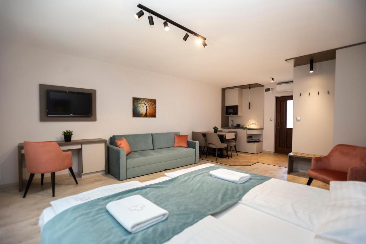 Vegvar Spa Apartman ยูลา ภายนอก รูปภาพ