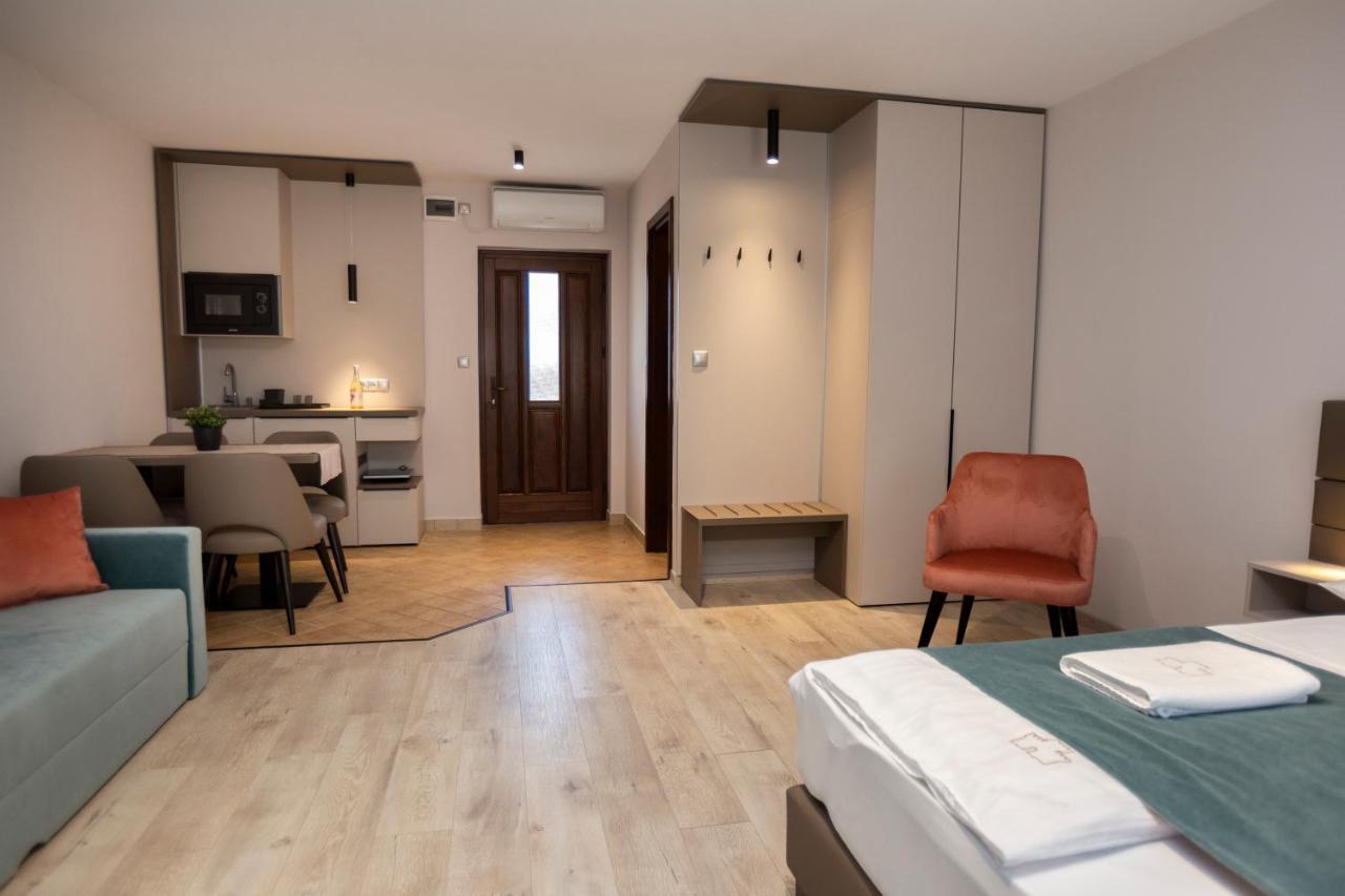 Vegvar Spa Apartman ยูลา ภายนอก รูปภาพ