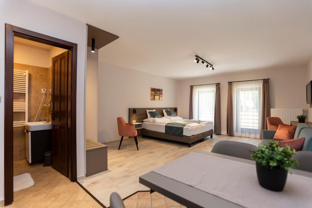 Vegvar Spa Apartman ยูลา ภายนอก รูปภาพ