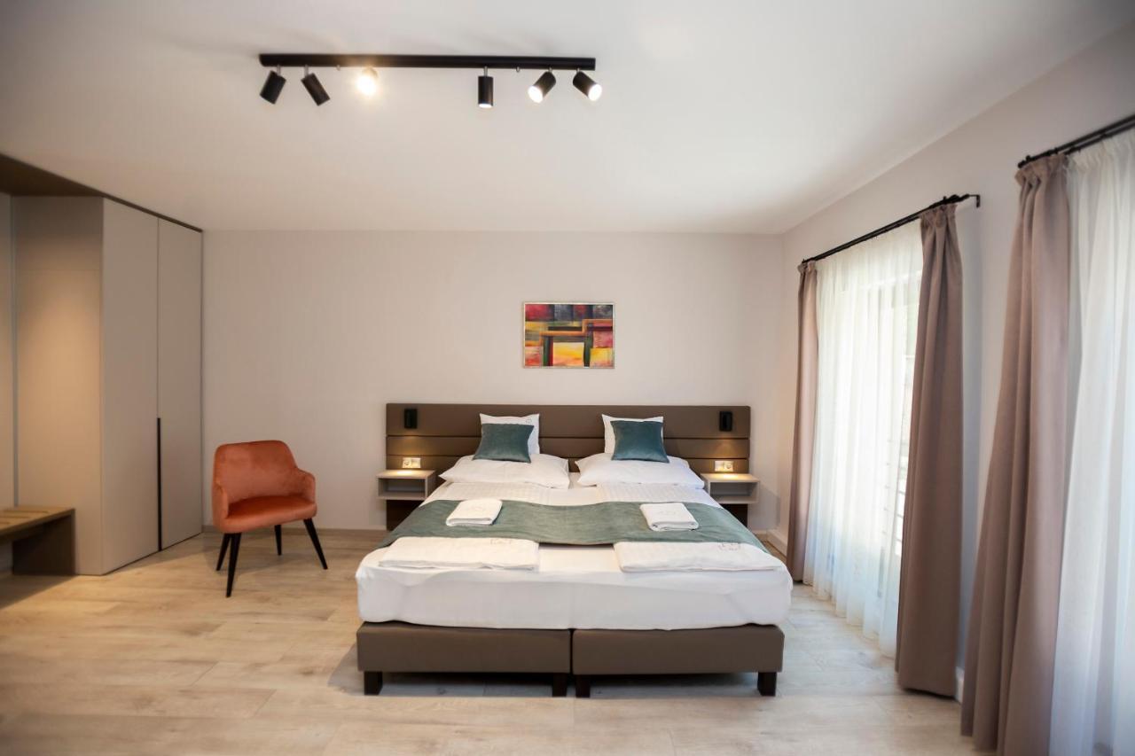 Vegvar Spa Apartman ยูลา ภายนอก รูปภาพ