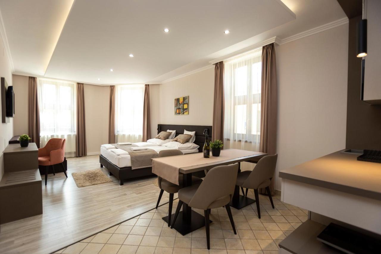 Vegvar Spa Apartman ยูลา ภายนอก รูปภาพ