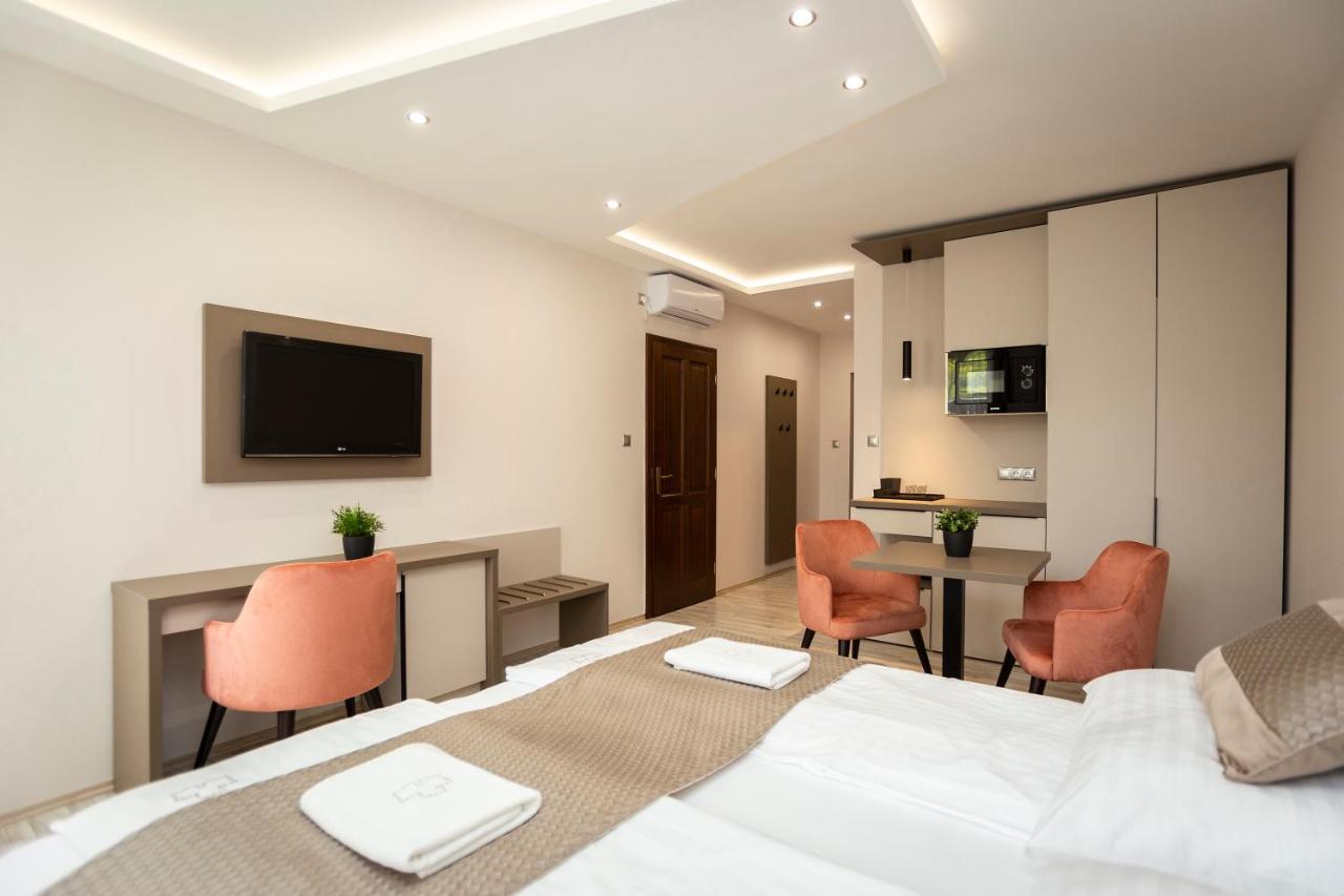 Vegvar Spa Apartman ยูลา ภายนอก รูปภาพ