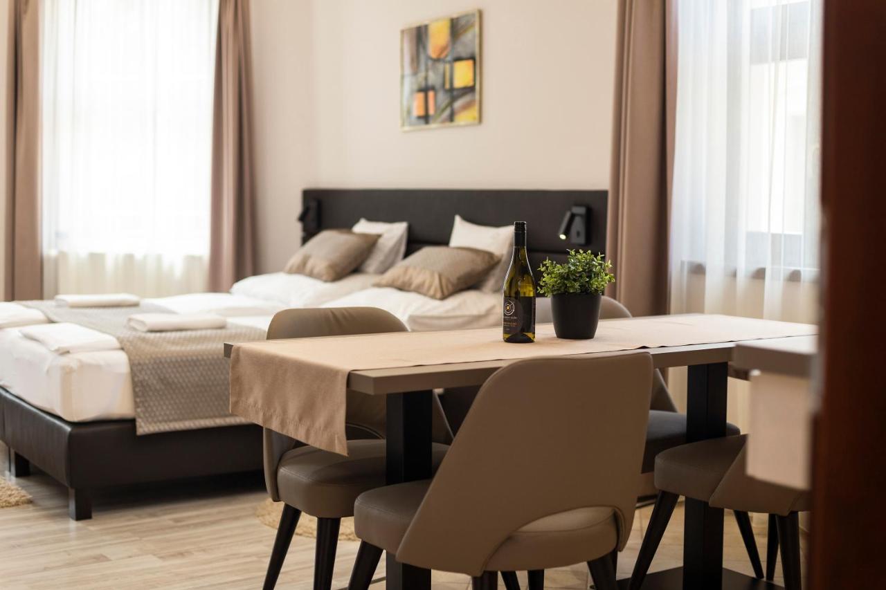 Vegvar Spa Apartman ยูลา ภายนอก รูปภาพ
