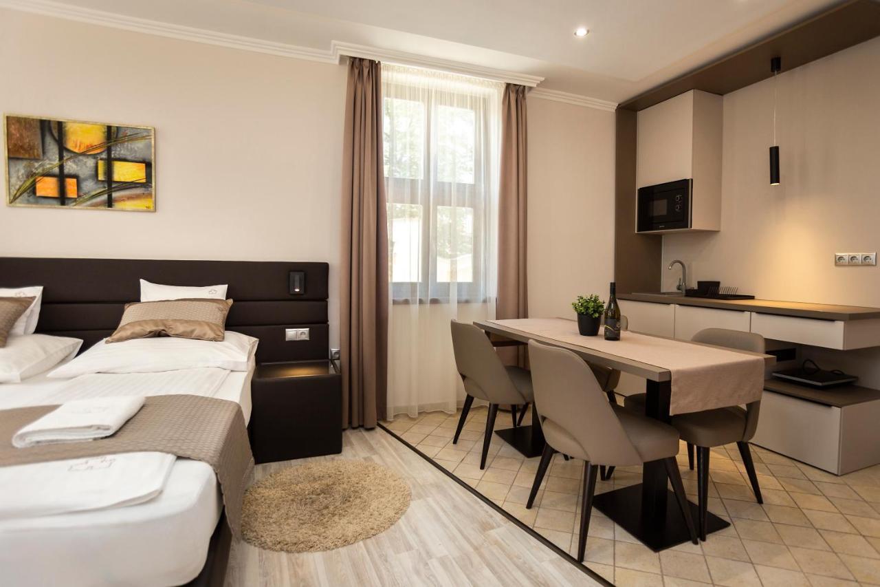 Vegvar Spa Apartman ยูลา ภายนอก รูปภาพ