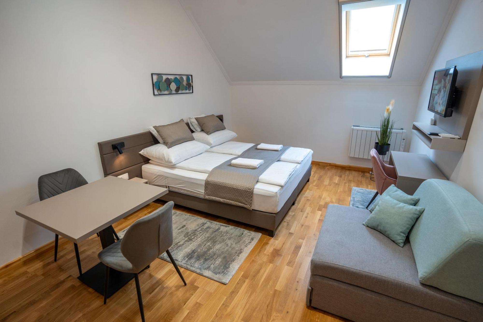 Vegvar Spa Apartman ยูลา ภายนอก รูปภาพ