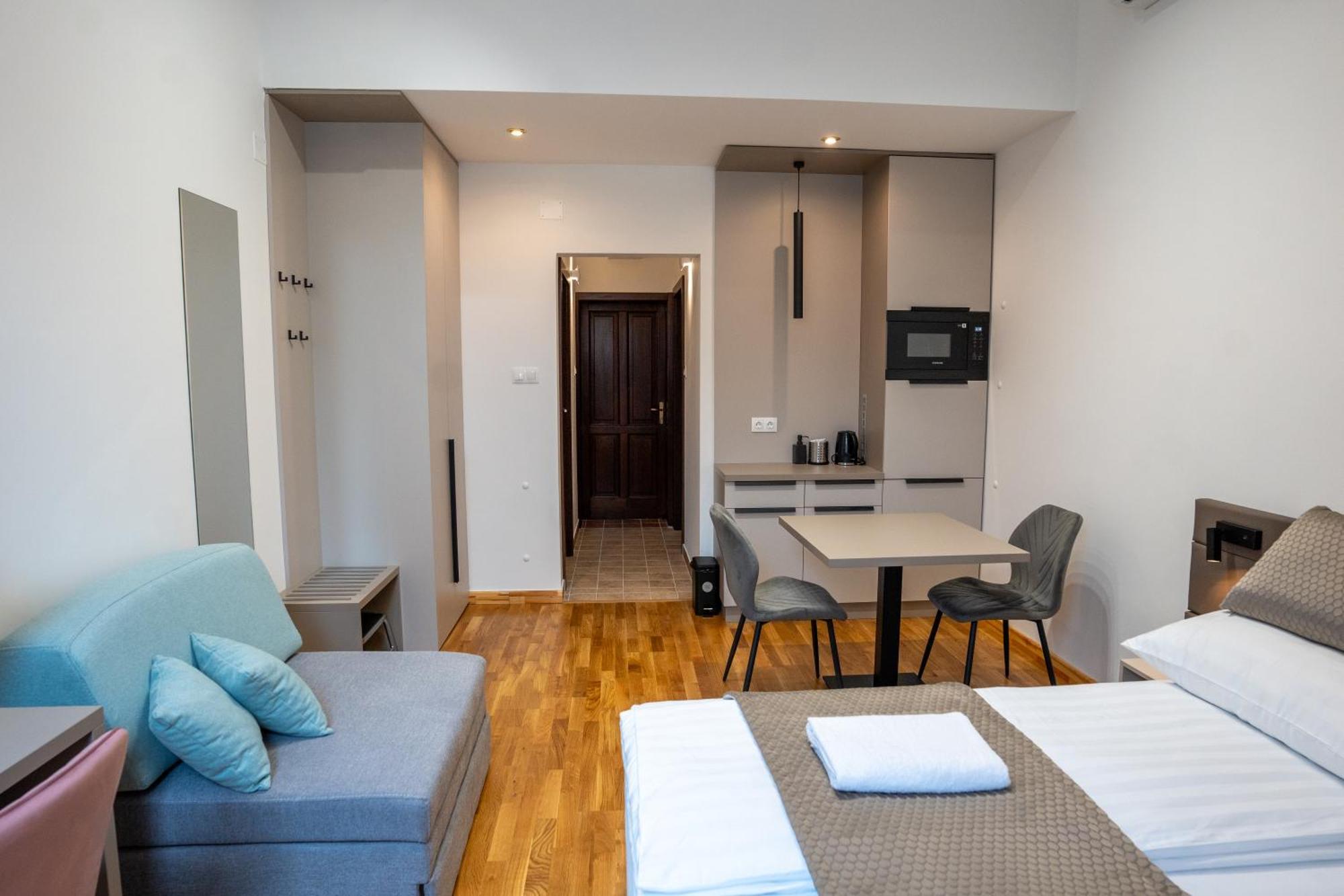 Vegvar Spa Apartman ยูลา ภายนอก รูปภาพ