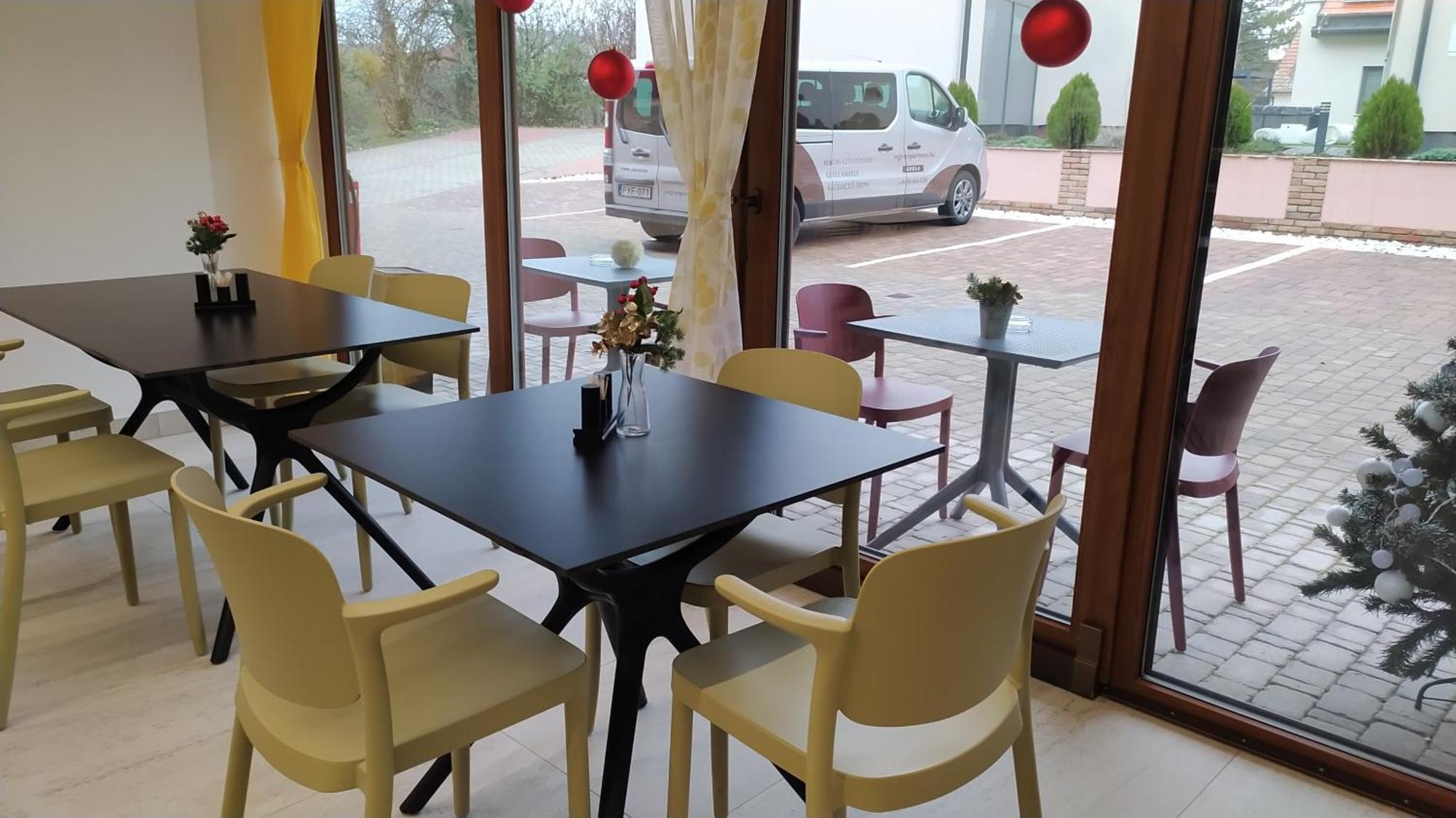 Vegvar Spa Apartman ยูลา ภายนอก รูปภาพ